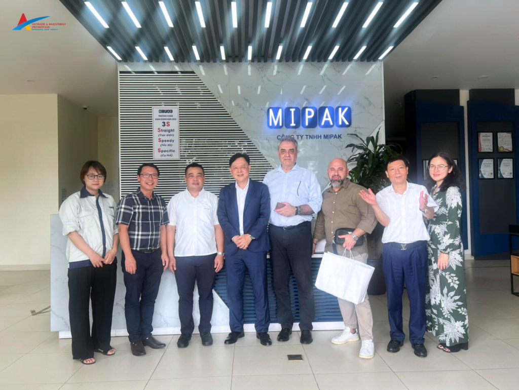 The Australian business delegation and VATIP during their visit to MIPAK's factory