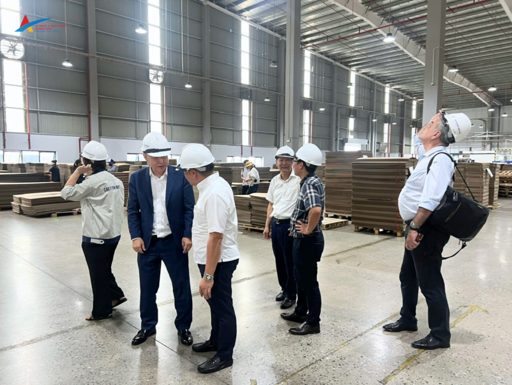 The Australian business delegation visited MIPAK's factory