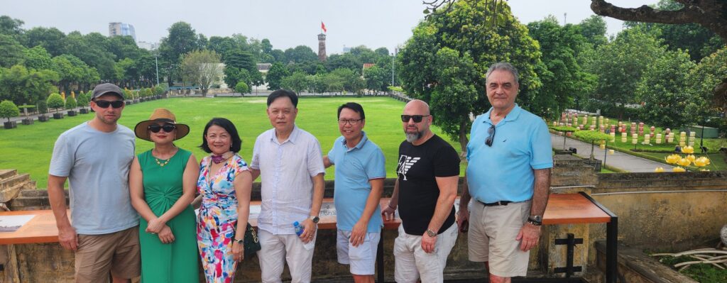 Director Mr. Harry Tran led the Australian delegation on the tour