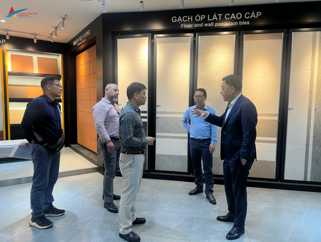 The business delegation visited Viglacera