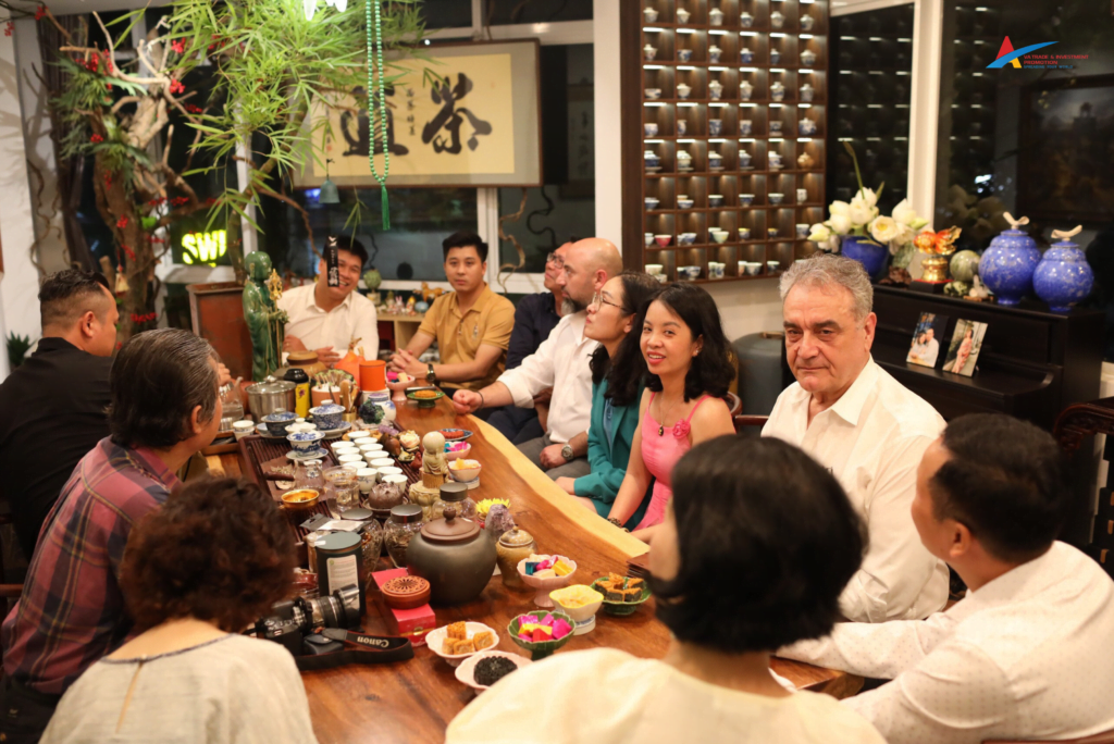 The Australian Business Delegation and Tea Enthusiasts at Viet Tu Tea Space