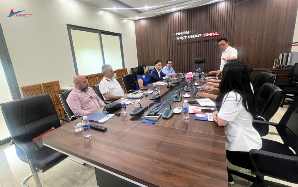 Đoàn doanh nghiệp Úc và Nhôm Việt Pháp trao đổi tại buổi gặp mặt