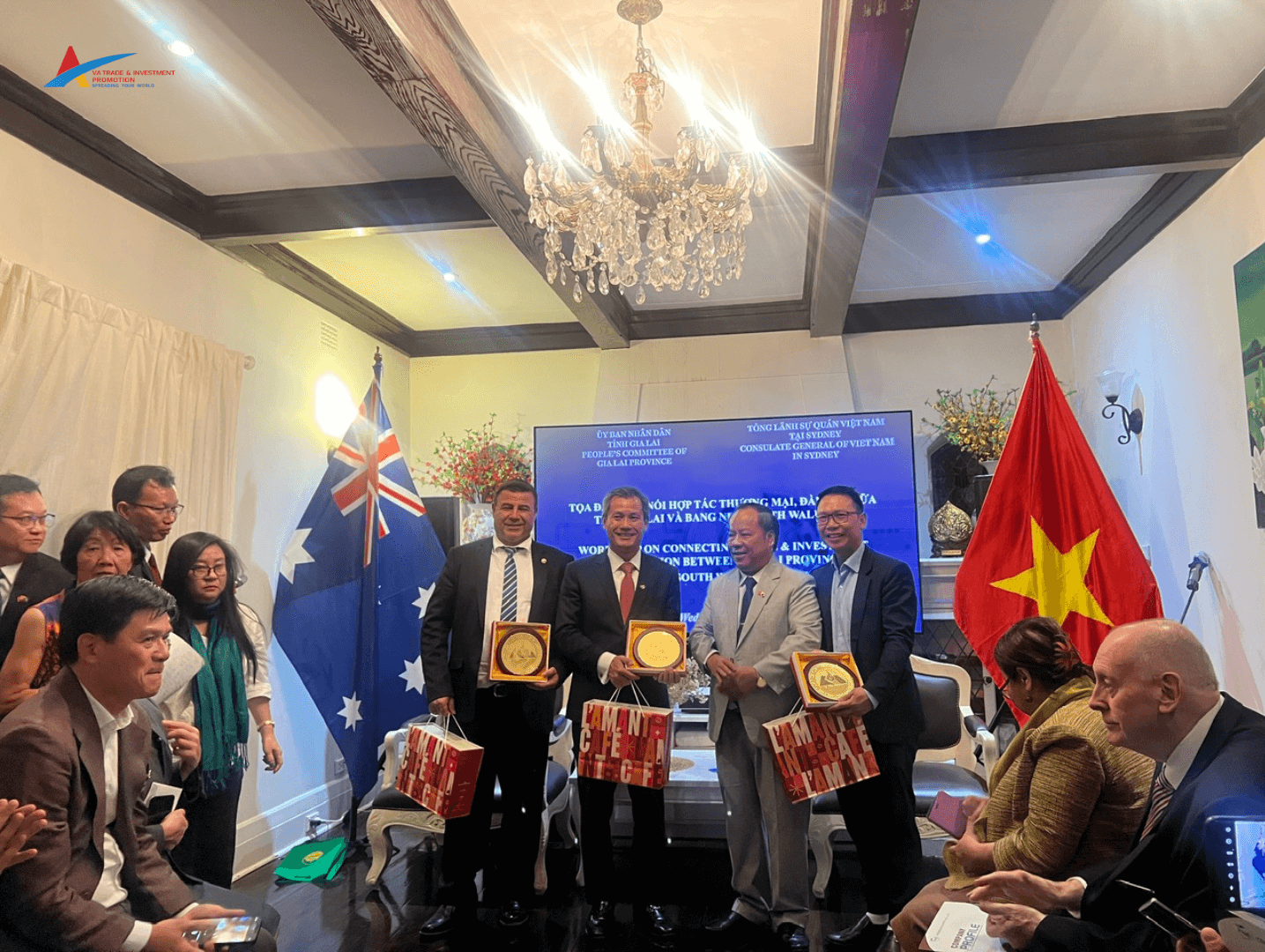 ATTENDING THE CONNECTION SEMINAR WITH THE HIGH-LEVEL DELEGATION FROM GIA LAI PROVINCE IN SYDNEY