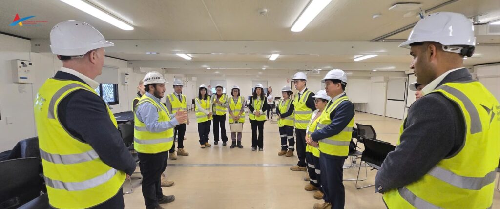 The airport representatives guided and introduced the delegation